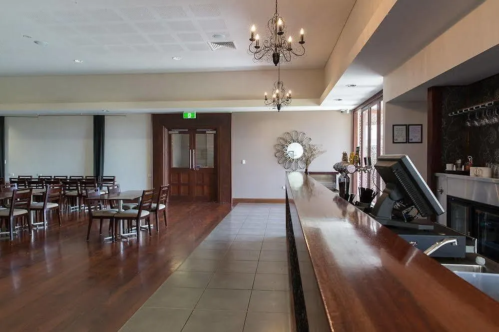 Мотель Merinda Village Hotel Боуэн