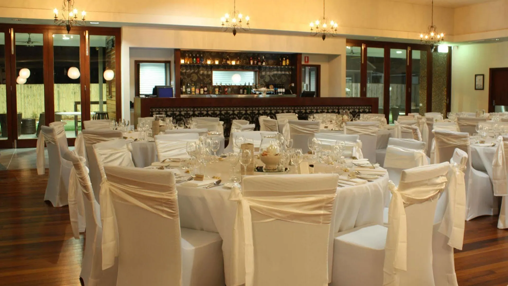 Merinda Village Hotel Боуэн